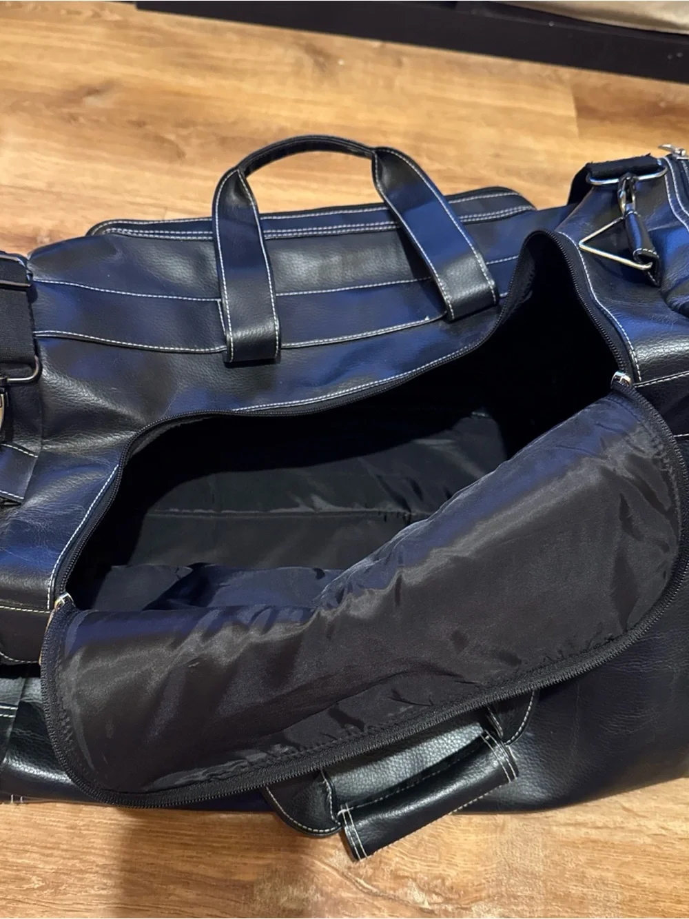 Official promotional Leather Bag With Caesar Palace Emblem Duffel Carry On Strap